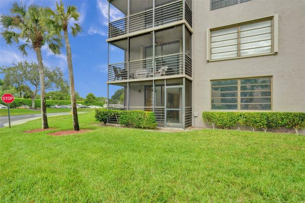Colony Point, 1001 Colony Point Cir #123, Pembroke Pines, Florida 33026, image 1