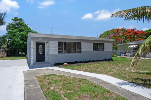 Whispering Palms, 1314 S H St, Lake Worth Beach, Florida 33460, image 1