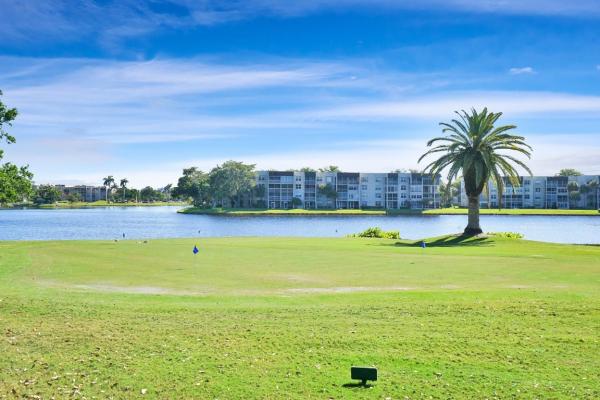 Poinciana Place Of Pine Island Ridge, 9450 Poinciana Pl #416, Davie, Florida 33324, image 2