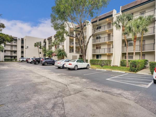 Lagoon Place, 9235 Lagoon Pl #104, Davie, Florida 33324, image 1