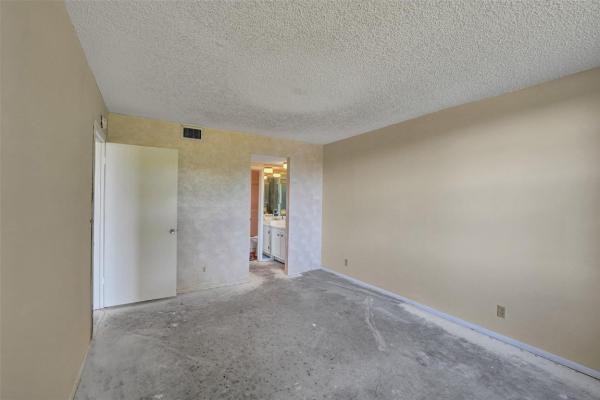 Lagoon Place, 9235 Lagoon Pl #104, Davie, Florida 33324, image 2