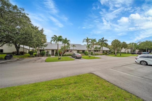 Karanda Village, 3777 NW 35th St #3777, Pompano Beach, Florida 33066, image 1