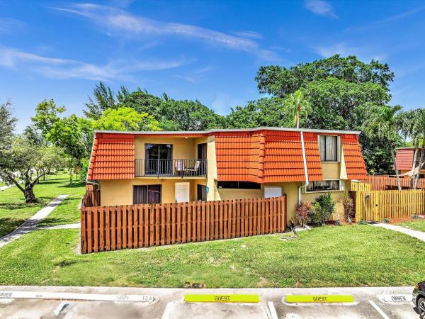 Banyan Lake, 23006 Oxford Pl #D, Boca Raton, Florida 33433, image 1