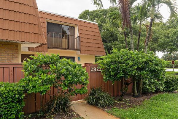 Waterford Courtyards At Crystal Lakes North, 2822 N Waterford Dr, Deerfield Beach, Florida 33442, image 1