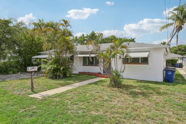 Hallandale Park, 119 SE 10th St, Hallandale Beach, Florida 33009, image 1