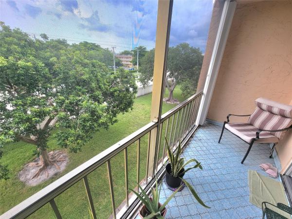 Oakbrook Village, 8120 SW 24th St #303, North Lauderdale, Florida 33068, image 1