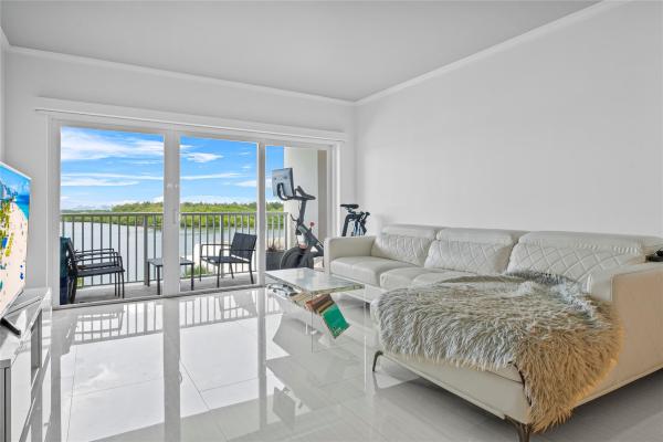 Arlen House Central, 300 Bayview Dr #404, Sunny Isles Beach, Florida 33160, image 3