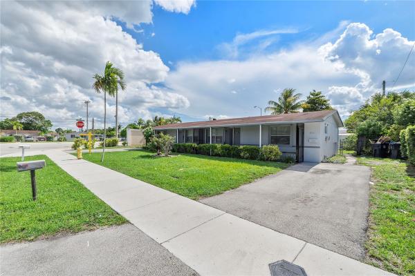 Broadview Country Club Estates, 2031 SW 63rd Ave, North Lauderdale, Florida 33068, image 1
