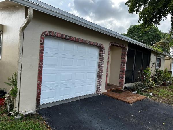 Crystal Lake Golf Villas, 1611 NW 49th St, Deerfield Beach, Florida 33064, image 1