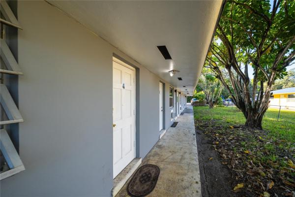 Biscayne Palms, 151 NW 164th St, North Miami Beach, Florida 33169, image 2