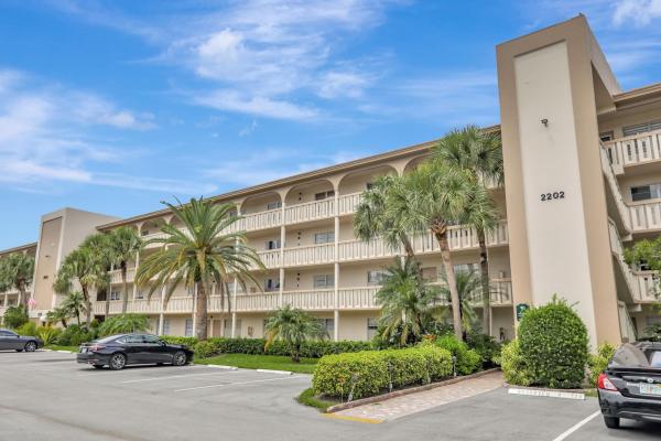 Lucaya Village, 2202 Lucaya Bnd #J1, Coconut Creek, Florida 33066, image 1