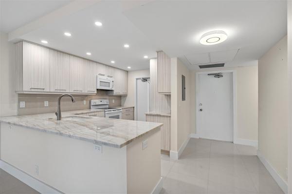 Palm-Aire Country Club 3, 2901 S Palm Aire Dr #106, Pompano Beach, Florida 33069, image 1