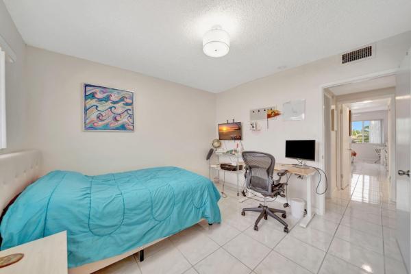 Barclay Square, 2841 NE 33rd Ct #305, Fort Lauderdale, Florida 33306, image 1