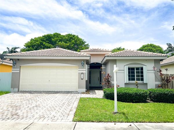 Pelican Bay At Old Cutler Lakes, 21072 SW 91st Ct, Cutler Bay, Florida 33189, image 1