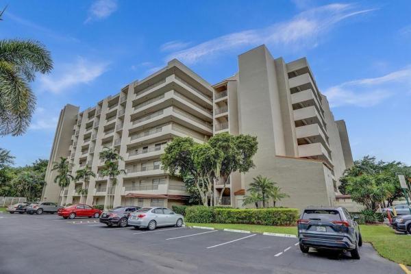 18th Hole At Inverrary, 3910 Inverrary Blvd #501-B, Lauderhill, Florida 33319, image 1