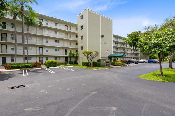 Water Chase At Cypress Bend, 2236 N Cypress Bend Dr #101, Pompano Beach, Florida 33069, image 1