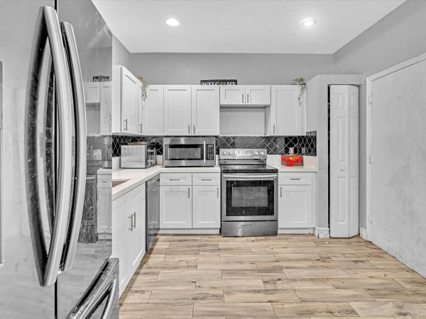 Pine Bay, 5529 NW 90th Ave, Sunrise, Florida 33351, image 3