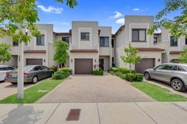 Las Ramblas At Via Ventura, 21332 NE 2nd Ct #21332, Ives Estates, Florida 33179, image 1