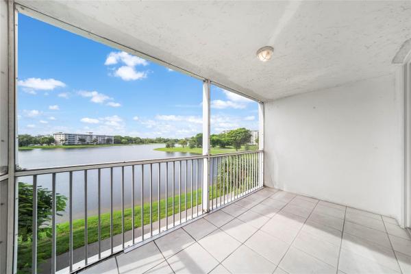 Palm-Aire Country Club 53, 2900 N Course Dr #305, Pompano Beach, Florida 33069, image 1