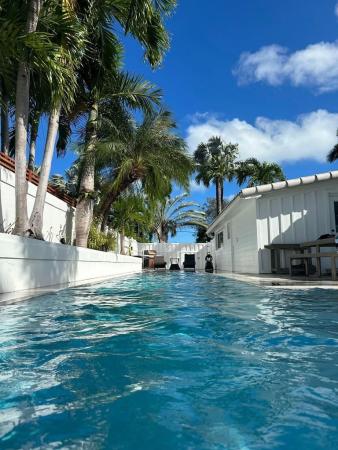 Middle River Manor, 2409 NE 19th Ave, Wilton Manors, Florida 33305, image 1