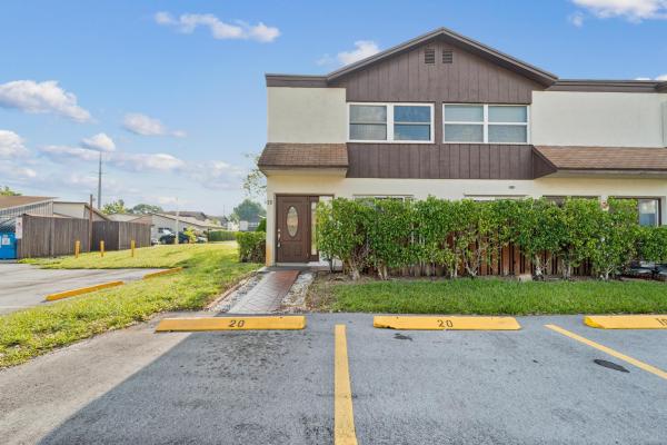 Loch Lomond, 3200 NW 5th Ter #20, Pompano Beach, Florida 33064, image 1