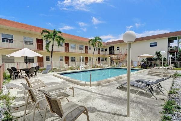 Star Paradise, 415 NE 2nd St #121, Hallandale Beach, Florida 33009, image 1