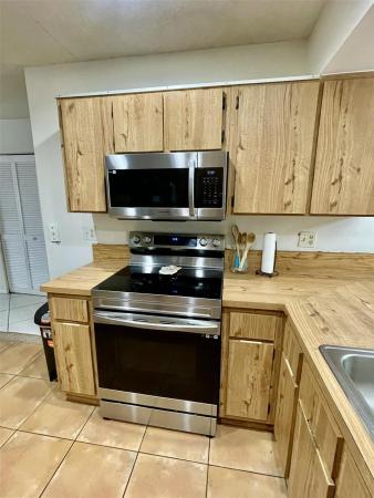 Oakwood On The Green, 9787 E Riverside Dr #62-4, Coral Springs, Florida 33071, image 1