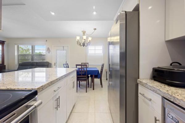 Markham, 366 Markham Q, Deerfield Beach, Florida 33442, image 2