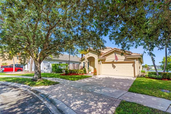 Walden Lake, 438 SW 204th Ave, Pembroke Pines, Florida 33029, image 1