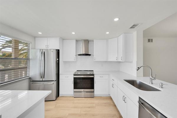 Lucaya Village, 2202 Lucaya Bnd #L2, Coconut Creek, Florida 33066, image 1