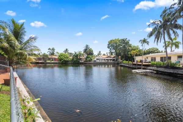 Stephens Square, 3420 NE 17th Way, Oakland Park, Florida 33334, image 1