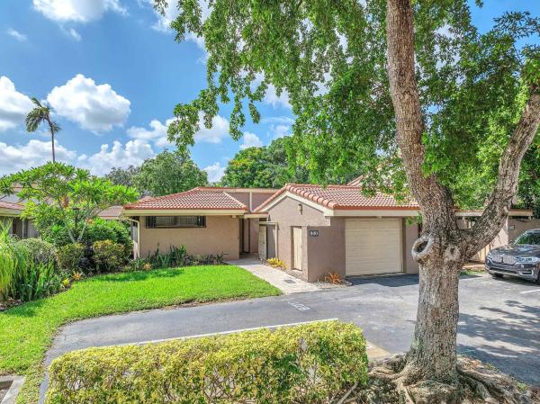 The Townhouses Of Emerald Hills, 800 Saint Andrews Rd #16, Hollywood, Florida 33021, image 1