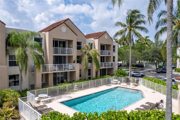 Sheridan Ocean Club, 2711 Ocean Club Blvd #101, Hollywood, Florida 33019, image 1