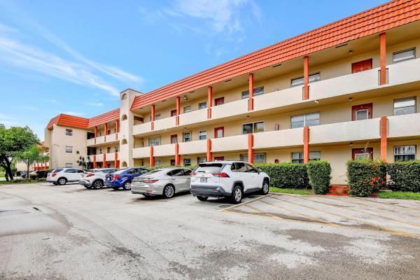 Sunrise Lakes 1, 7991 N Sunrise Lakes Dr #110, Sunrise, Florida 33322, image 1