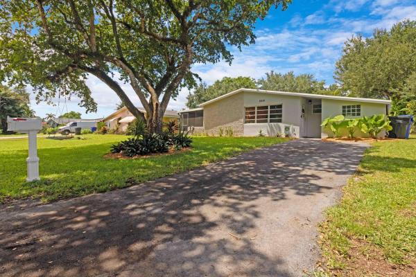 Sunshine Park Estates, 2830 N 62nd Ave, Hollywood, Florida 33024, image 1