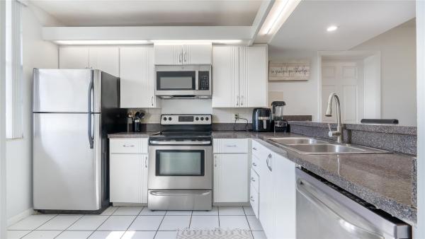 Whitehall Of Pine Island Ridge, 1514 Whitehall Dr #304, Davie, Florida 33324, image 3