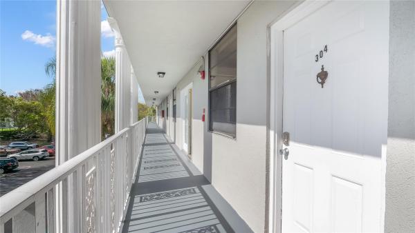Whitehall Of Pine Island Ridge, 1514 Whitehall Dr #304, Davie, Florida 33324, image 2