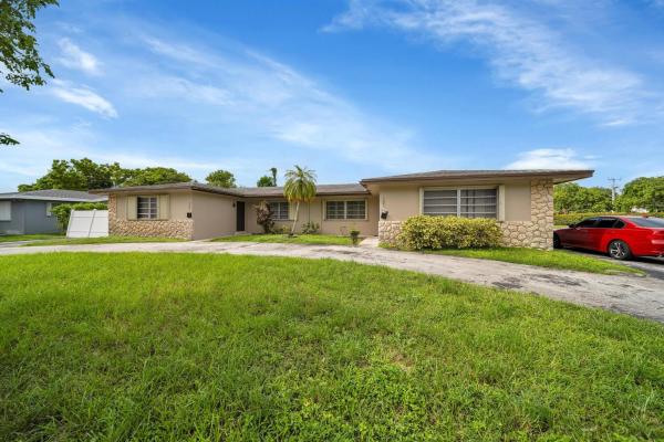 Mirror Lake Estates, 7001-7005 NW 15th St, Plantation, Florida 33313, image 1