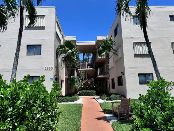 Oleander At Las Verdes, 5250 Las Verdes Cir #317, Delray Beach, Florida 33484, image 1