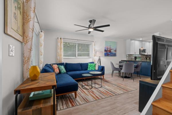 Manor Grove Village, 188 NE 20th Ct #1E, Wilton Manors, Florida 33305, image 2