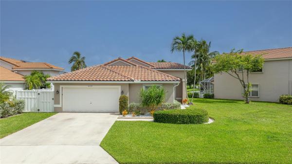 Golfview Village, 6239 Grand Cypress Cir, Lake Worth Beach, Florida 33463, image 1
