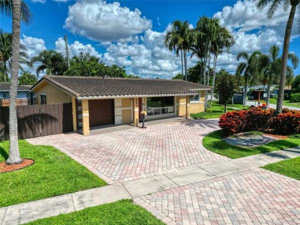 Coral Manor, 541 SE 4th St, Deerfield Beach, Florida 33441, image 1