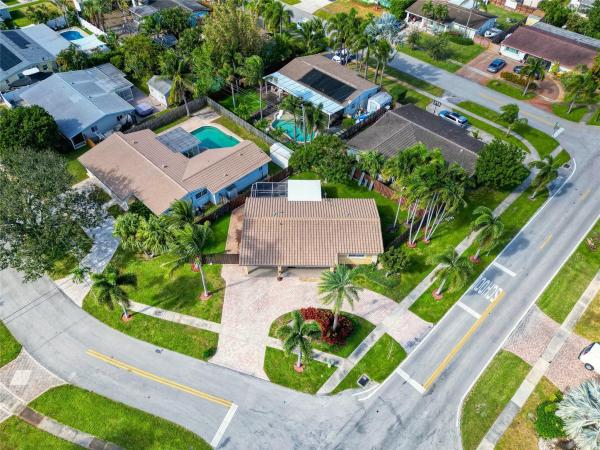 Coral Manor, 541 SE 4th St, Deerfield Beach, Florida 33441, image 3