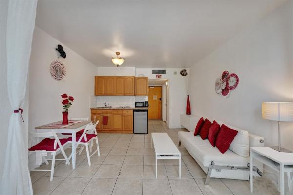 Ocean Manor, 4040 Galt Ocean Dr #221, Fort Lauderdale, Florida 33308, image 1