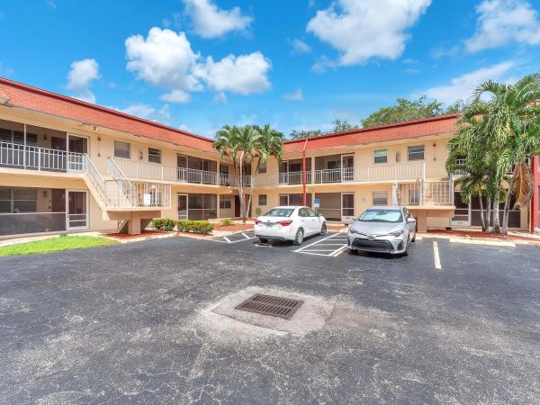 University Manors, 2041 NW 81st #414, Pembroke Pines, Florida 33024, image 1