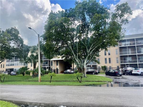 Town Square, 4848 NW 24th Ct #209, Lauderdale Lakes, Florida 33313, image 2