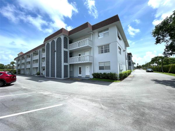Deerfield Beach Gardens, 400 SE 10th St #318, Deerfield Beach, Florida 33441, image 1