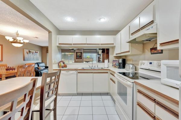 Discovery Pointe, 1952 Discovery Cir E, Deerfield Beach, Florida 33442, image 2