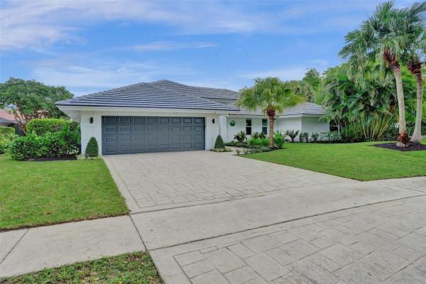 Colonnade At Glen Oaks, 4600 NW 28th Ave, Boca Raton, Florida 33434, image 1
