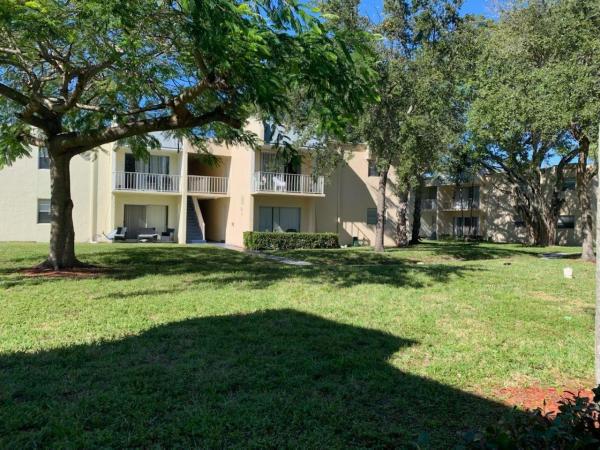 Clear Lake Palms, 431 Executive Center Dr #107, West Palm Beach, Florida 33401, image 1